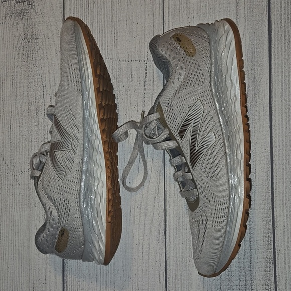 New Balance Women's Fresh Foam Arishi Running Shoes Gray/White/Tan Size 7.5 - Picture 3 of 12